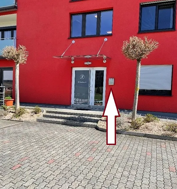 Hoteleinegang mit Schlüsselsafe